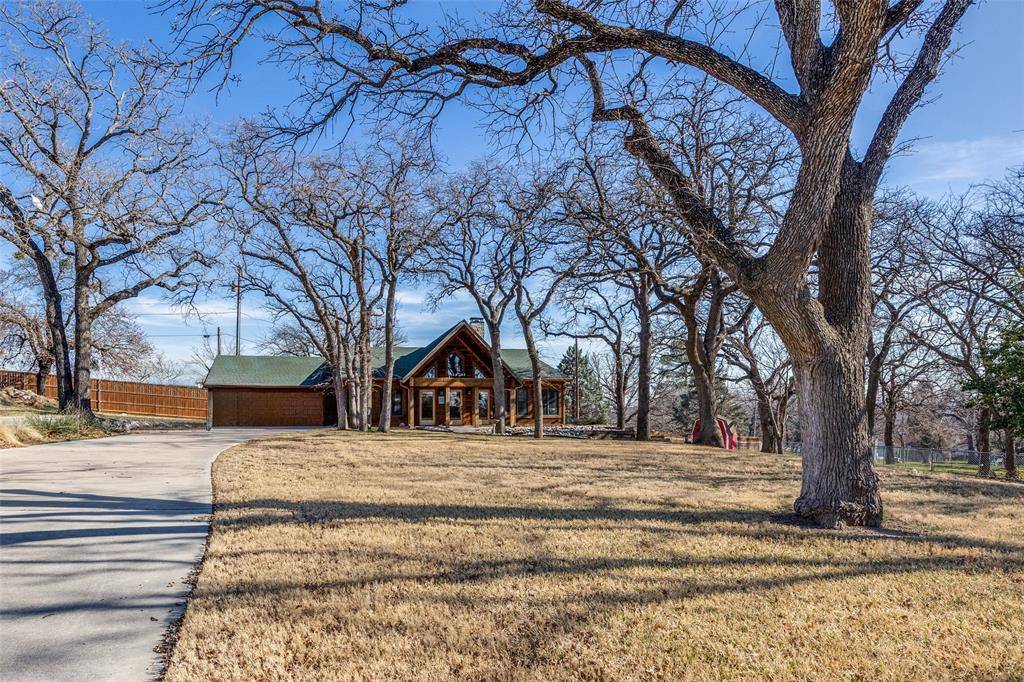 424 Inwood Road, Azle, TX 76020