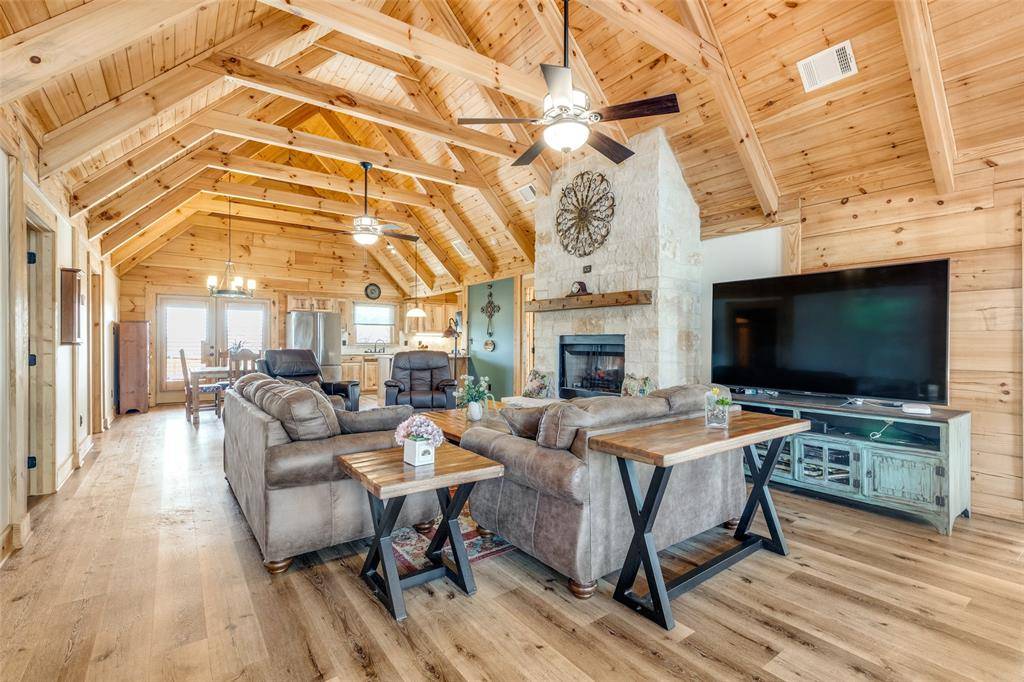 424 Inwood Road, Azle, TX 76020