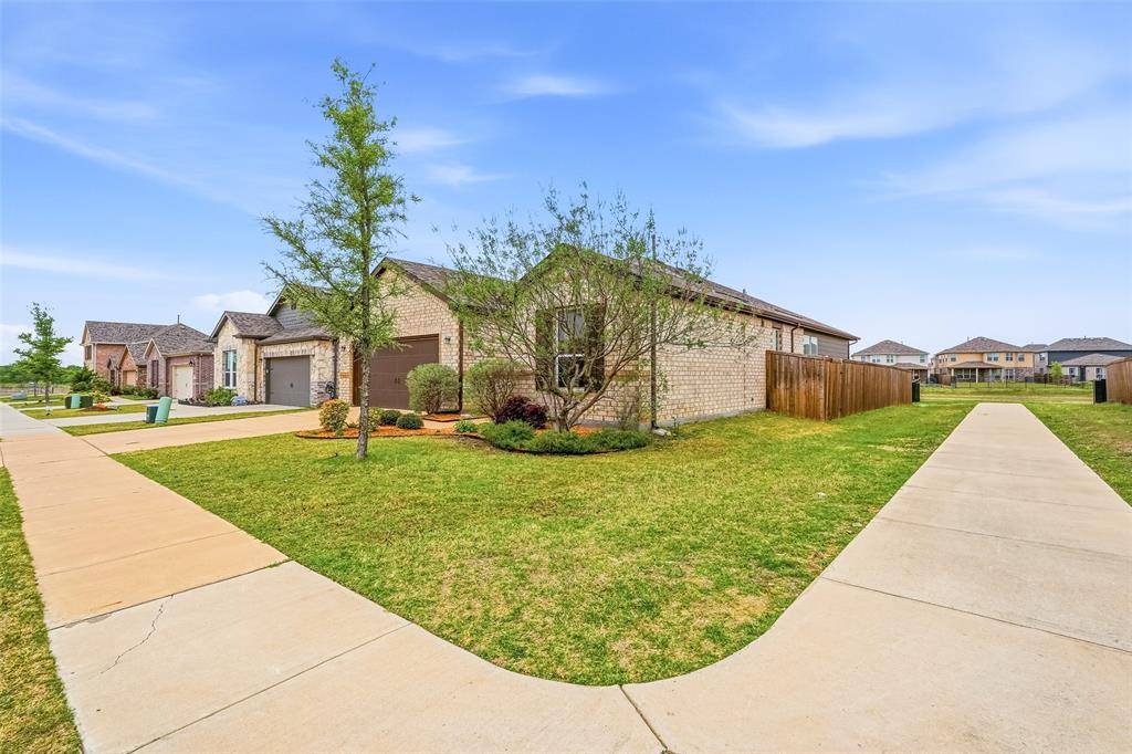 960 Tule Drive, Aubrey, TX 76227