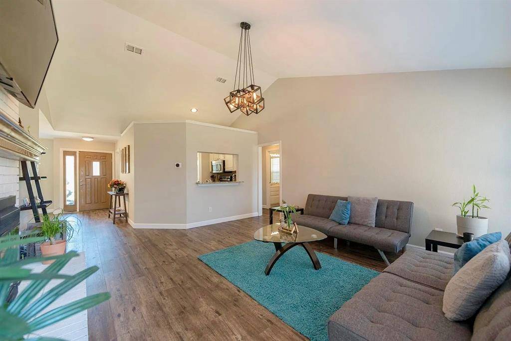 1411 Mapleview Drive, Carrollton, TX 75007