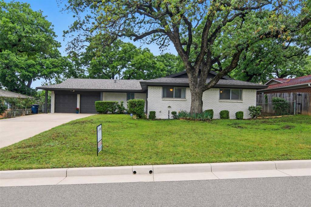 6425 Brentwood Drive, Fort Worth, TX 76112