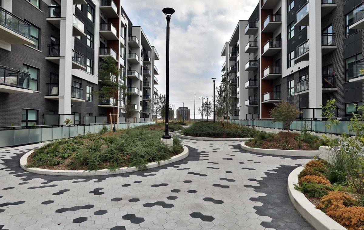 102 Grovewood Common #207, Oakville, ON L6H 0X2