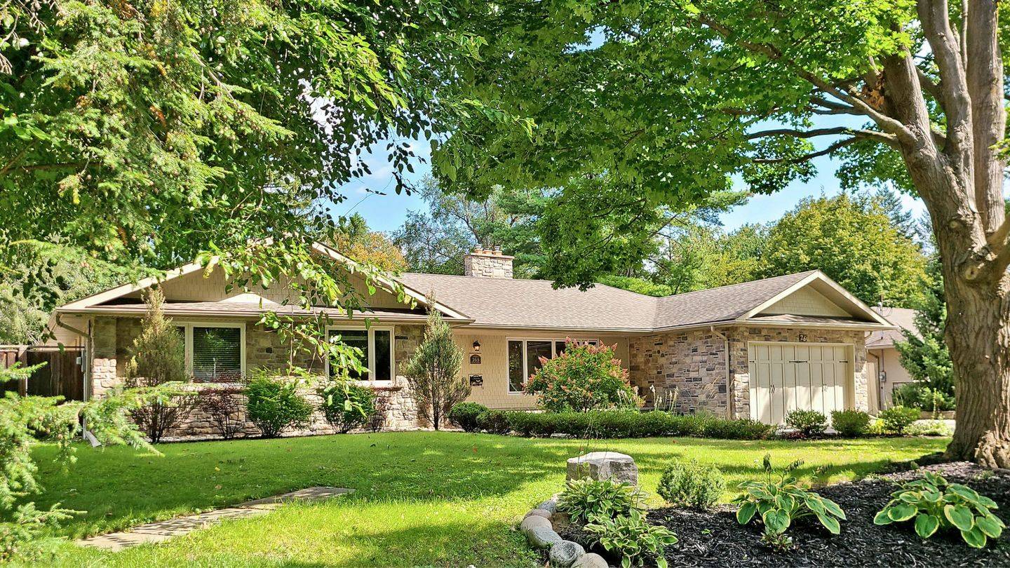 265 Woodland DR, Oakville, ON L6J 4W6