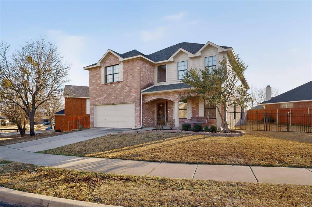 3010 Greenway Drive, Burleson, TX 76028
