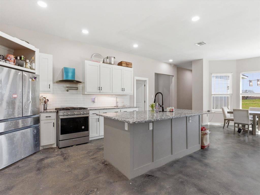 715 County Road 4599, Boyd, TX 76023