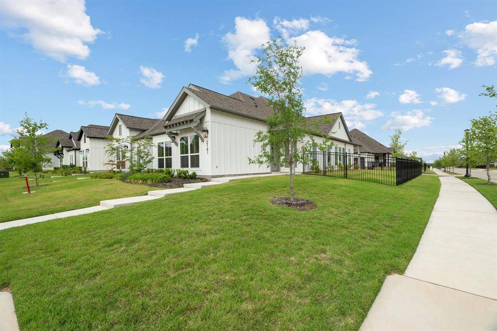 2141 Eastus Lane, Fort Worth, TX 76008