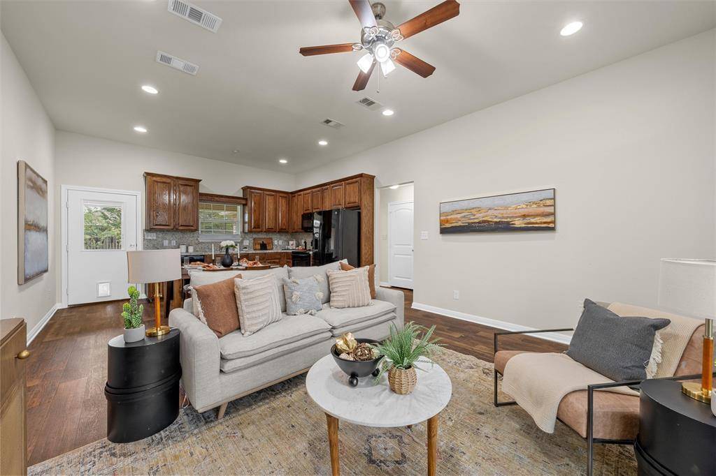 204 Hawk Ridge, Lacy Lakeview, TX 76705