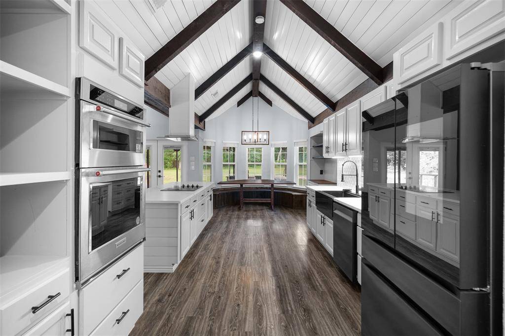 7511 Willow Oak Lane, Arlington, TX 76001