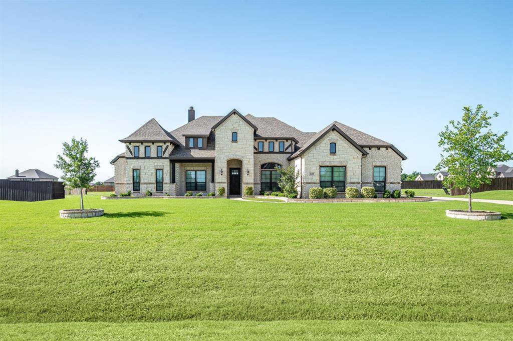 8220 Stonewall Drive, Waxahachie, TX 75167