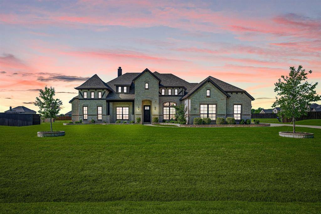 8220 Stonewall Drive, Waxahachie, TX 75167