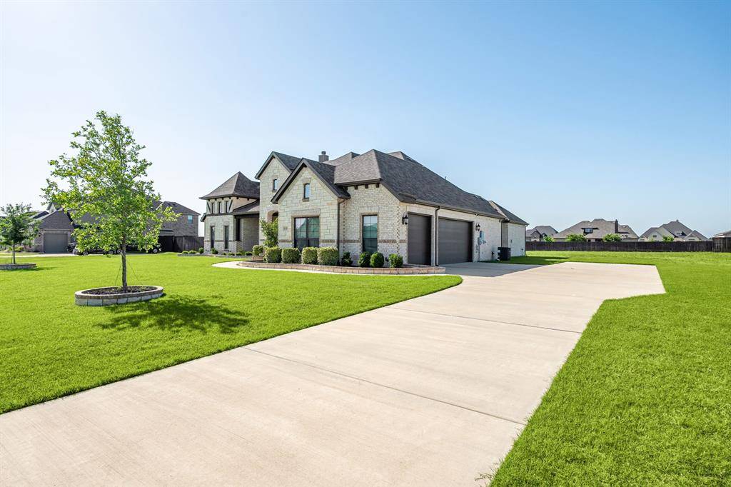 8220 Stonewall Drive, Waxahachie, TX 75167