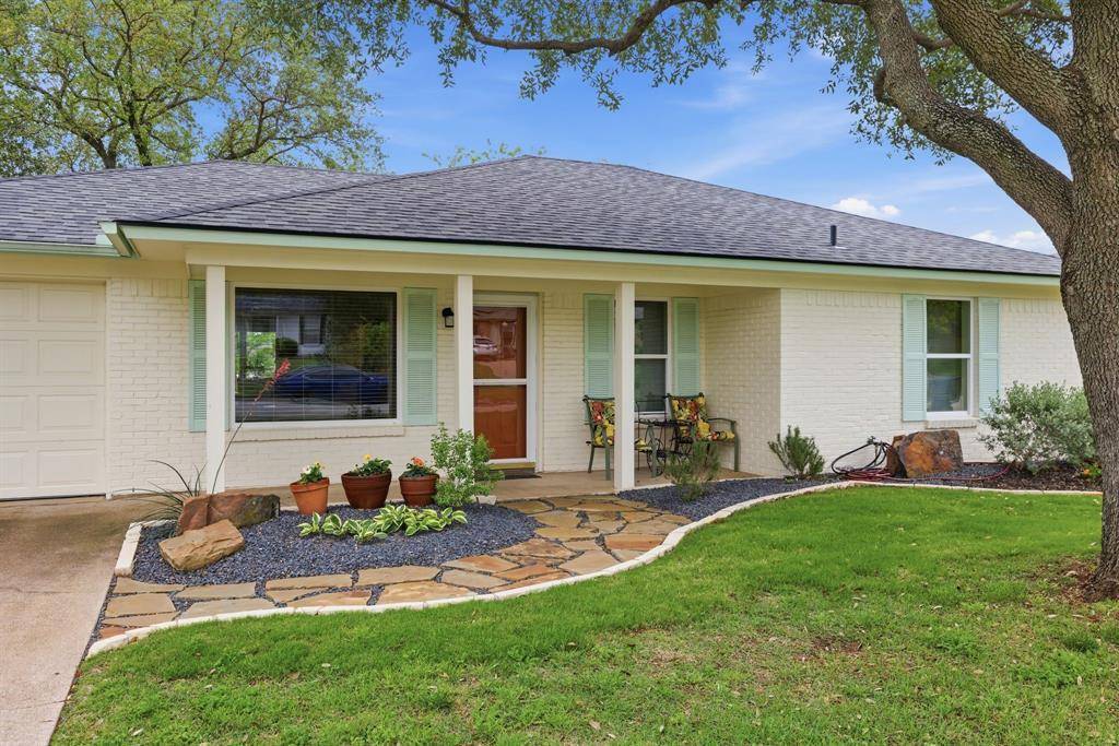 1706 W Doyle Street, Granbury, TX 76048