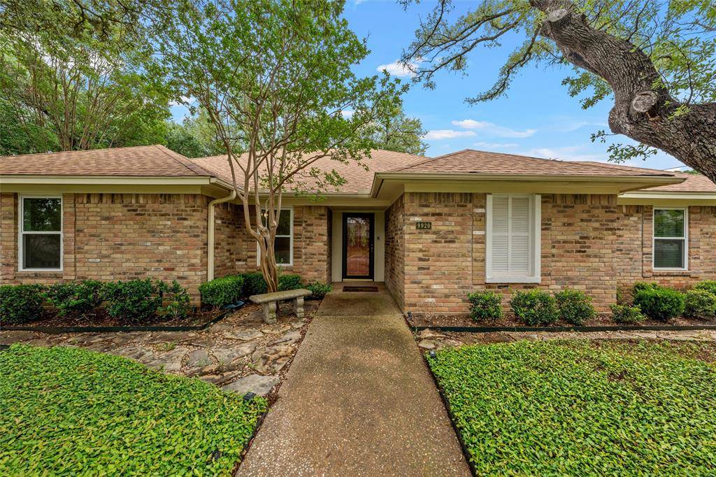 9920 Sandalwood Drive, Woodway, TX 76712