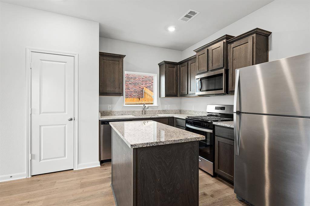 208 Condie Russell Avenue, Venus, TX 76084