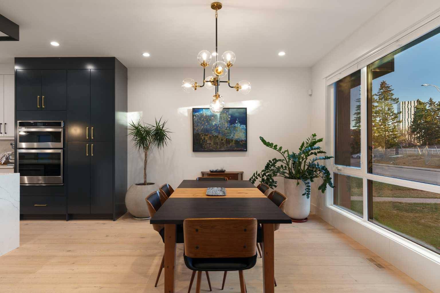 2412 23 ST NW, Calgary, AB T2M3Y2