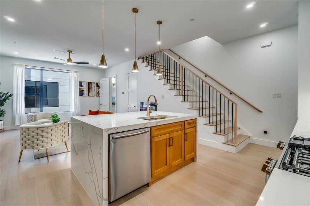 708 W Tenth Street #101, Dallas, TX 75208