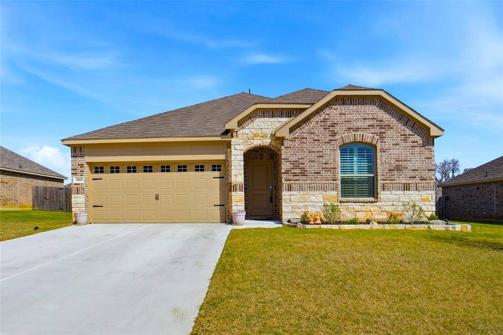 1333 Almond Road, Azle, TX 76020