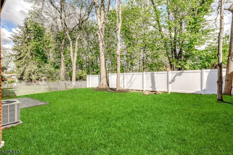 27 Merritt Ave, Bergenfield Boro, NJ 07621