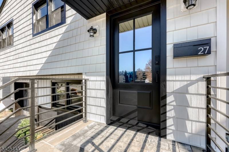 27 Merritt Ave, Bergenfield Boro, NJ 07621