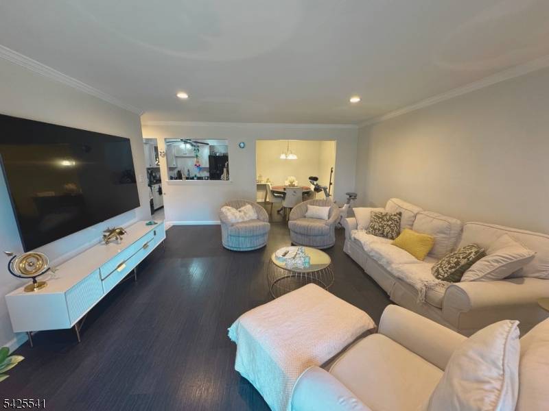 806 Eves Dr #2H, Hillsborough Twp., NJ 08844