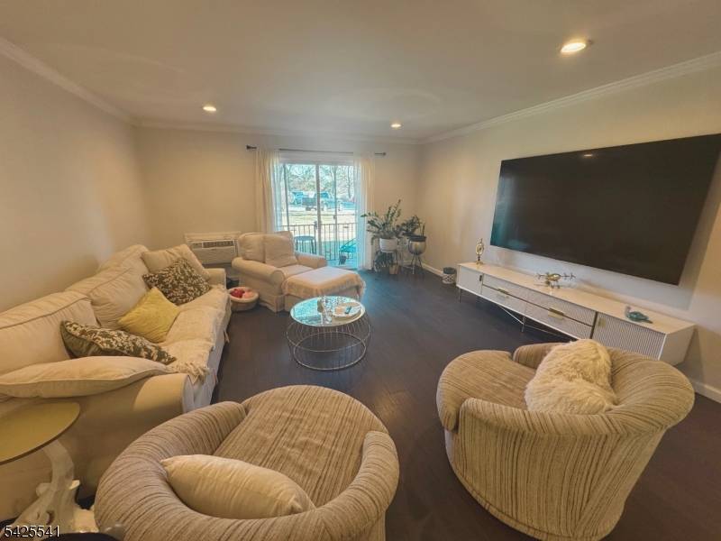 806 Eves Dr #2H, Hillsborough Twp., NJ 08844