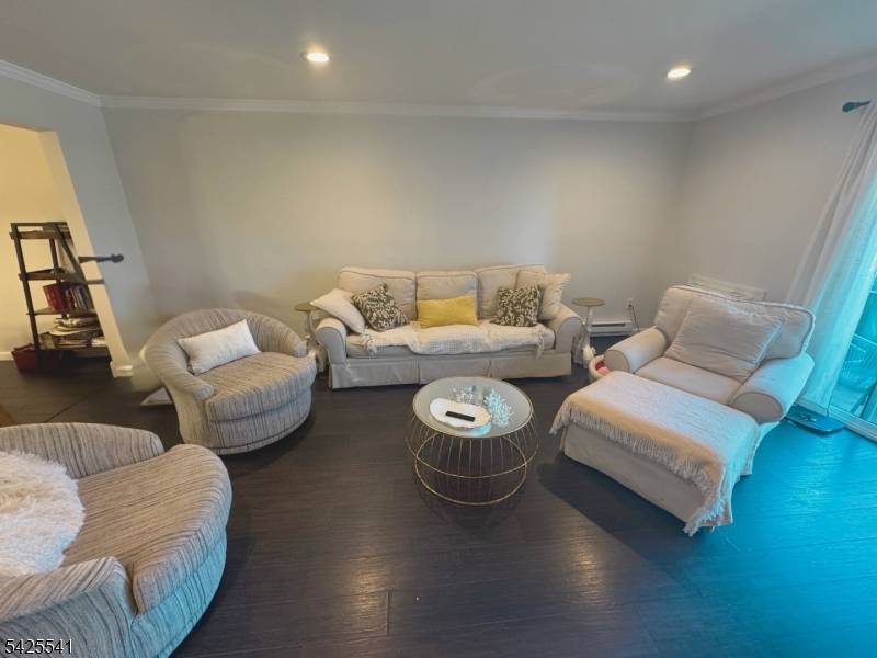 806 Eves Dr #2H, Hillsborough Twp., NJ 08844