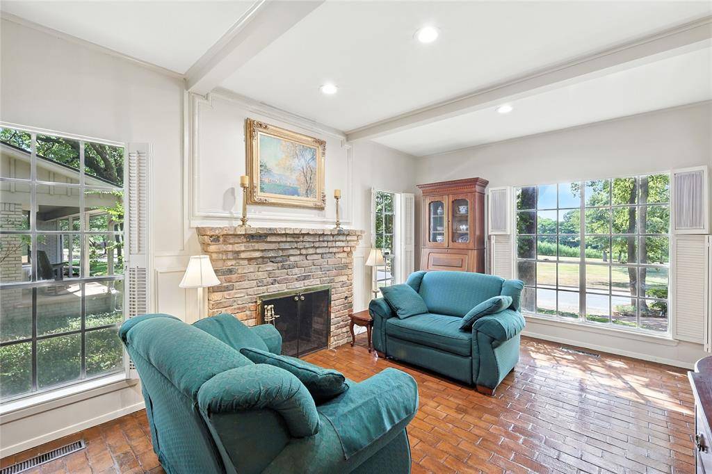 4165 Shady Valley Drive, Arlington, TX 76013