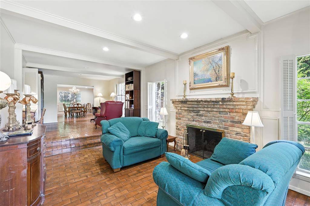 4165 Shady Valley Drive, Arlington, TX 76013