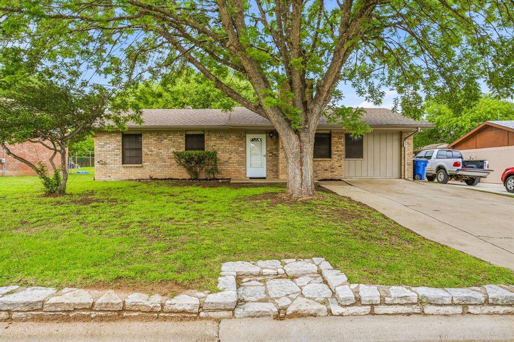1414 W Torrey Street, Granbury, TX 76048