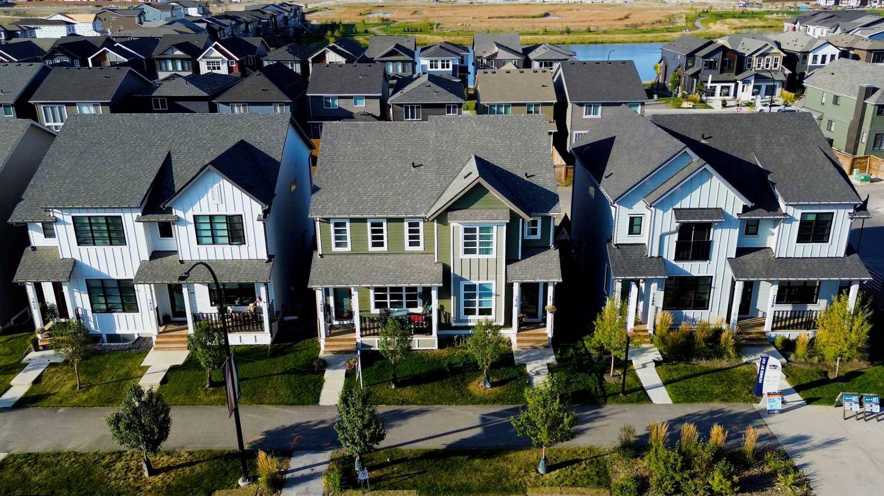 7468 202 AVE SE, Calgary, AB T3S 0E7