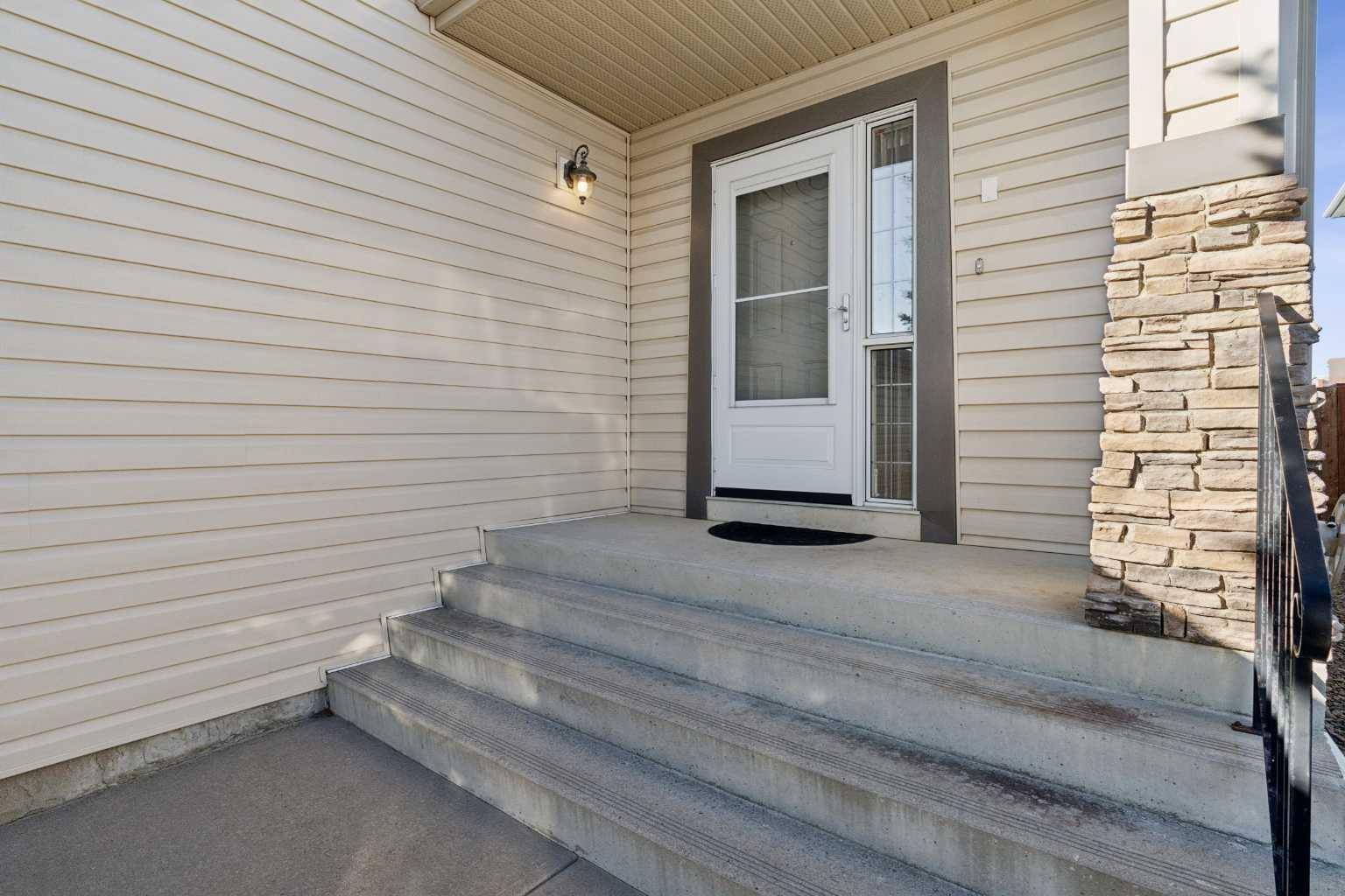 153 Panamount Close NW, Calgary, AB T3K 5P6