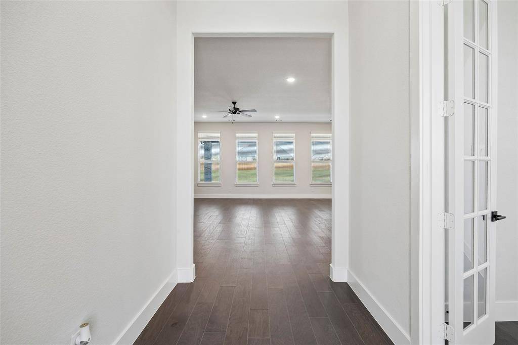 4021 Lagos Drive, Midlothian, TX 76065