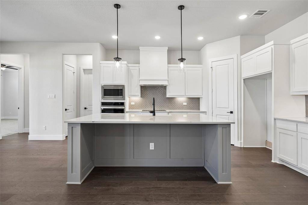 4021 Lagos Drive, Midlothian, TX 76065