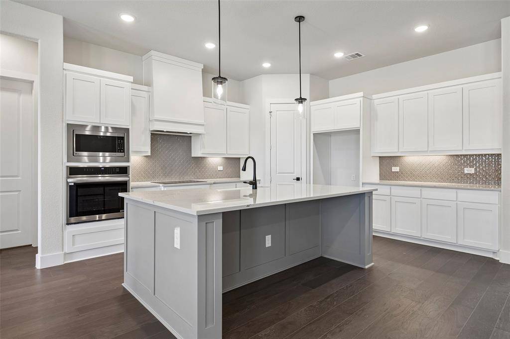 4021 Lagos Drive, Midlothian, TX 76065