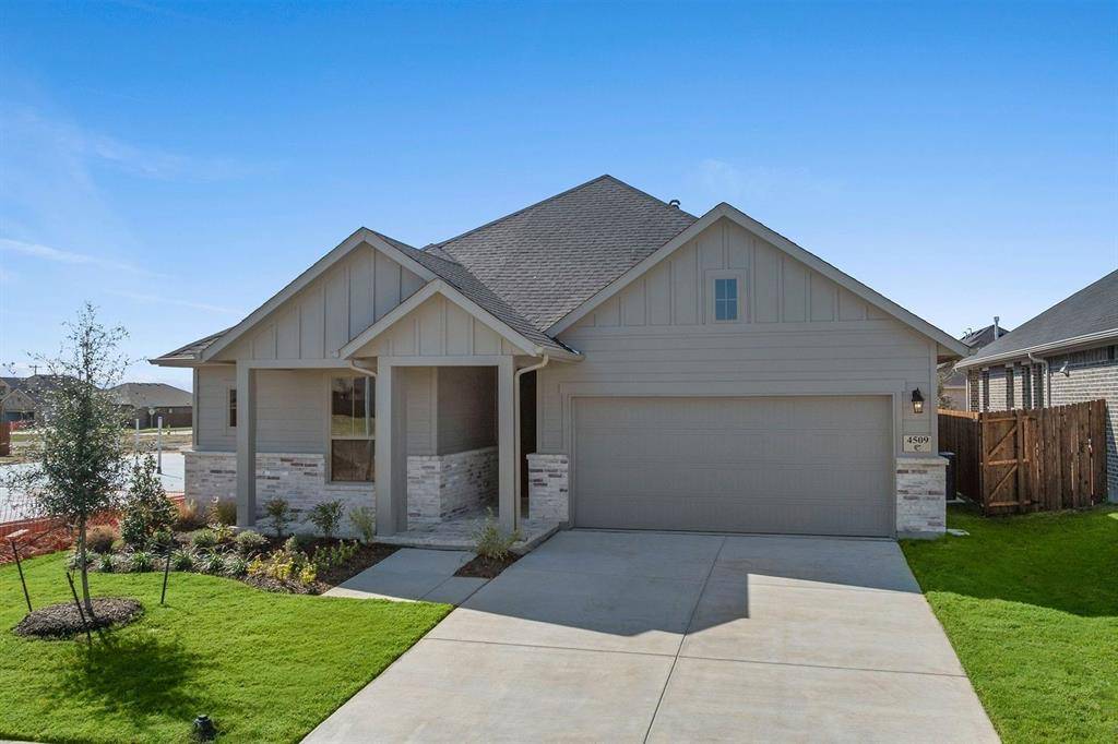 4509 Brentfield Drive, Fort Worth, TX 76036