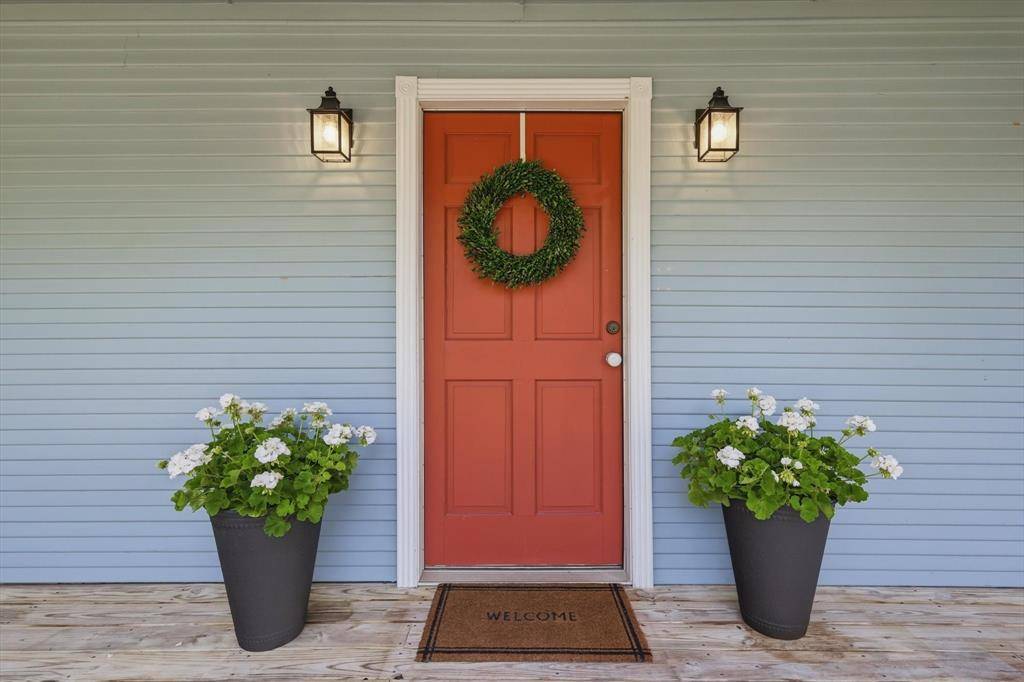 613 Evergreen Drive, Hurst, TX 76054