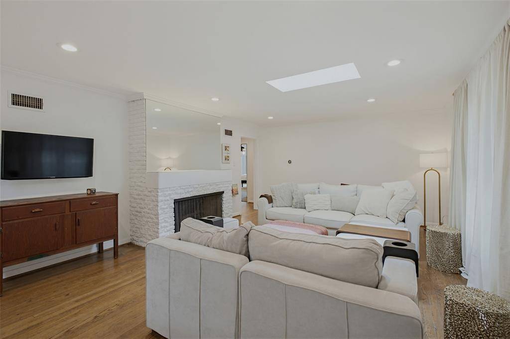 3628 Manderly Place, Fort Worth, TX 76109