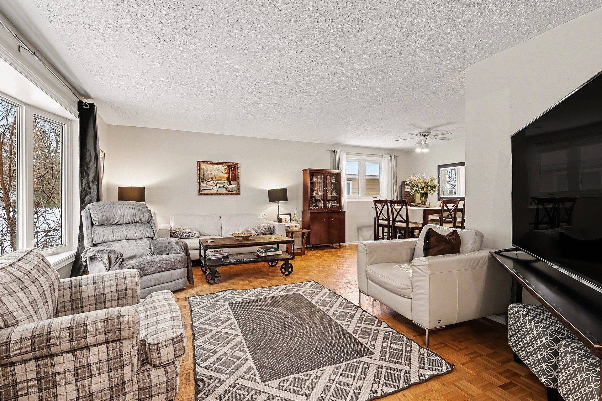 15 Wedgewood CRES, Blackburn Hamlet, ON K1B 4B5