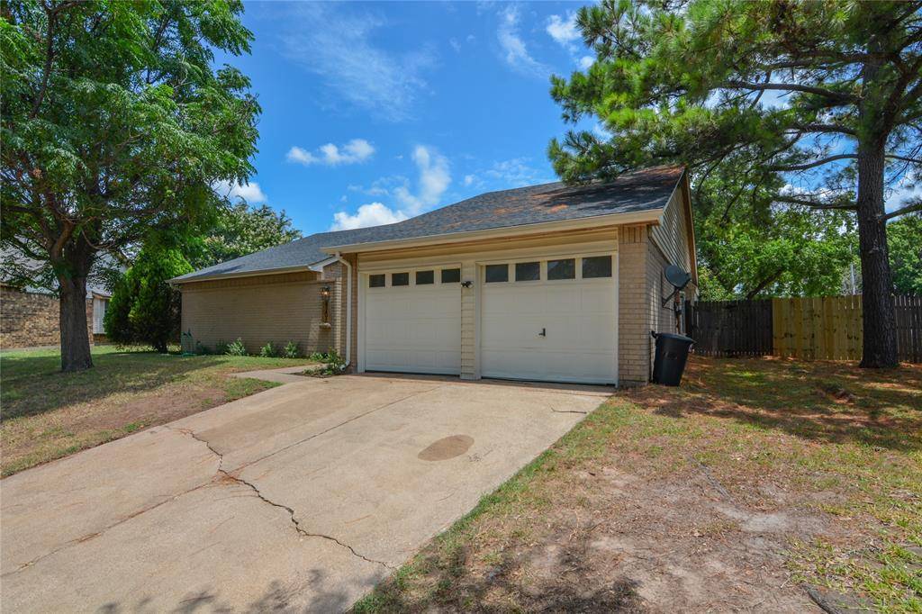 4201 Amherst Lane, Grand Prairie, TX 75052