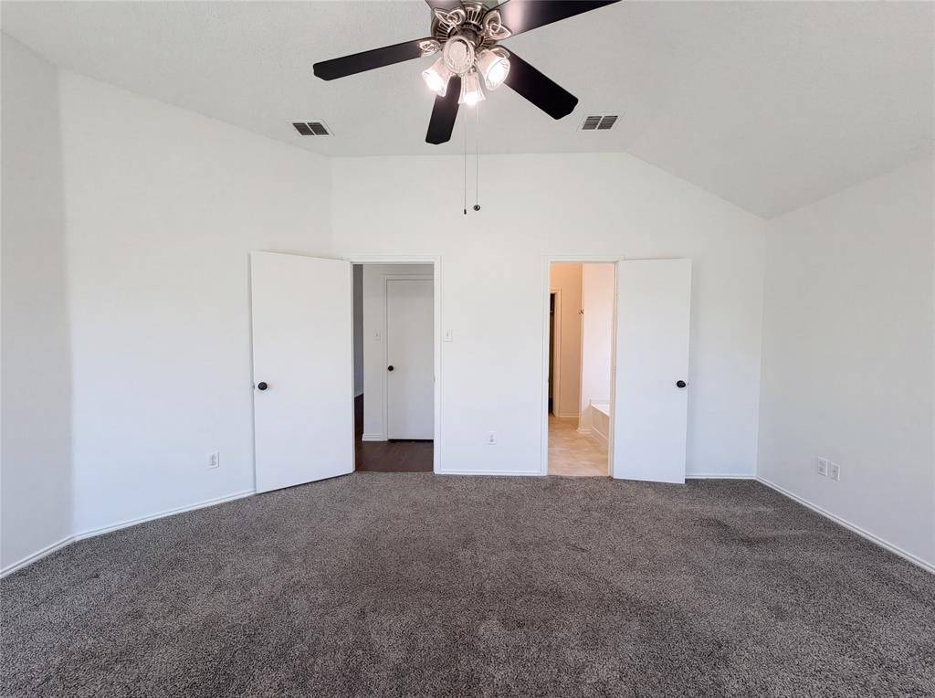 501 W Clover Park Drive, Fort Worth, TX 76140