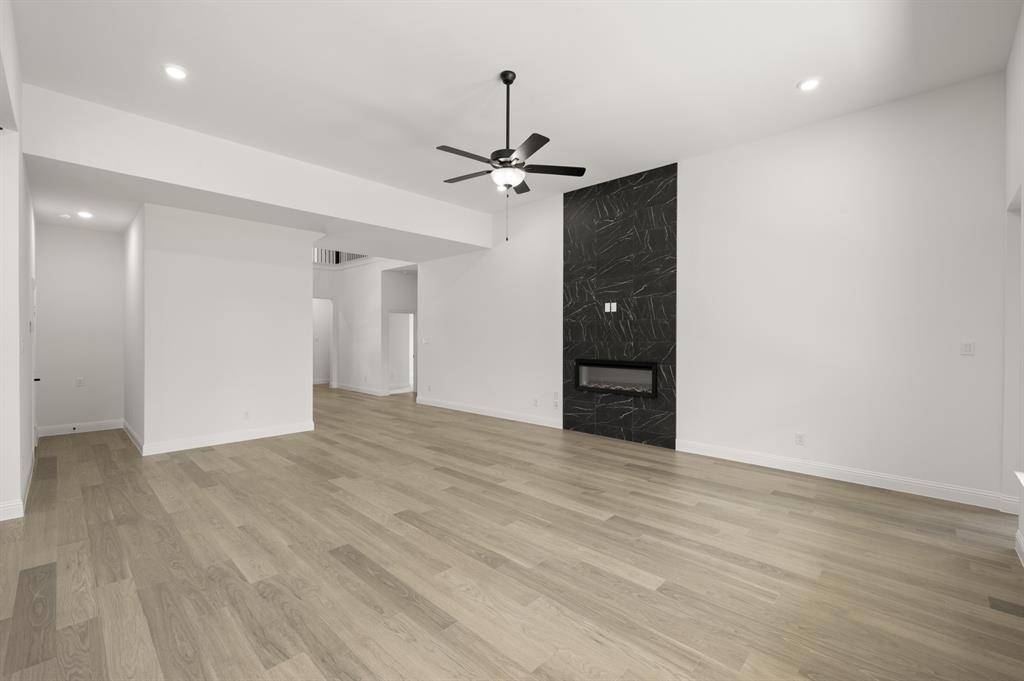 748 Brozgold Avenue, Midlothian, TX 76065