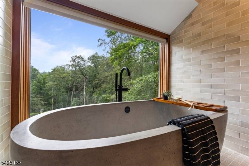 101 Rippling Brook Way, Bernardsville Boro, NJ 07924