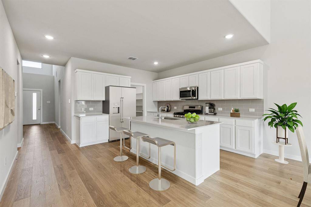 429 Hundred Acre Drive, Waxahachie, TX 75165