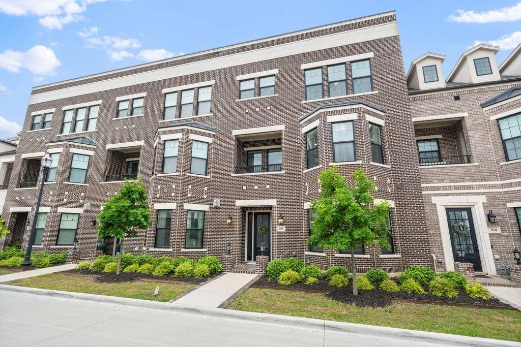 208 Morningside Drive, Roanoke, TX 76262