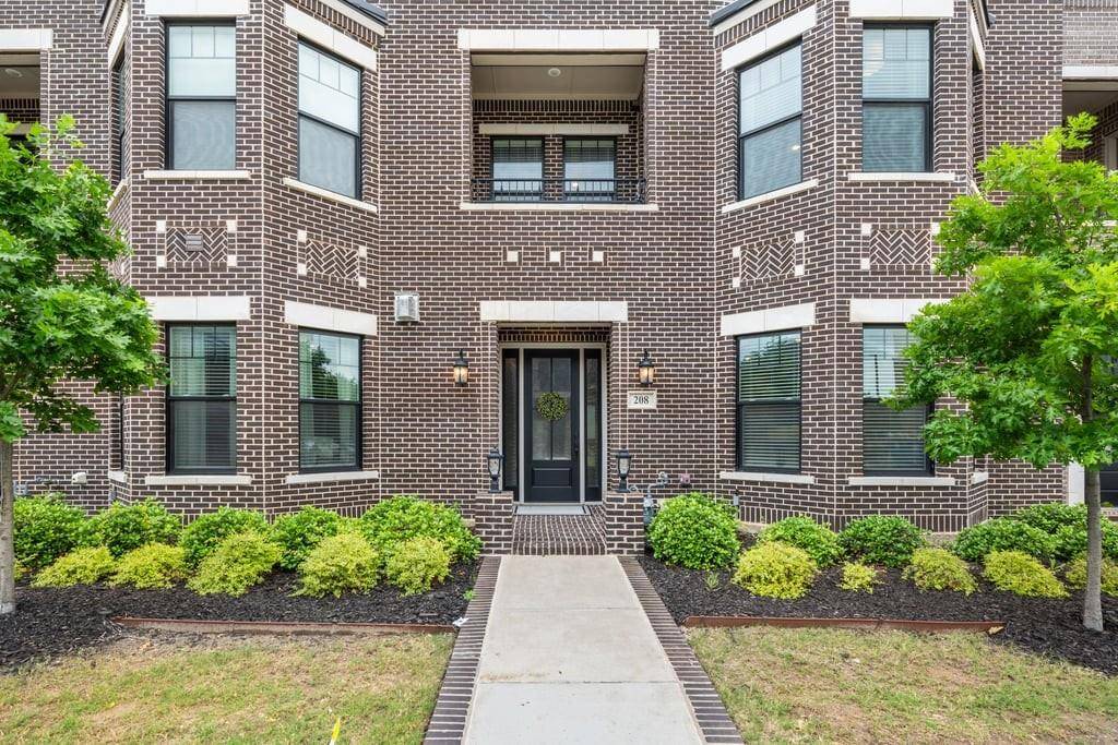 208 Morningside Drive, Roanoke, TX 76262