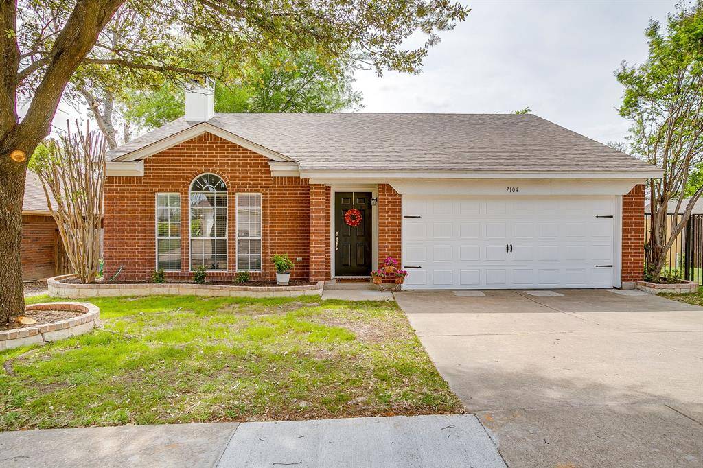 7104 Summerset Drive, Benbrook, TX 76126