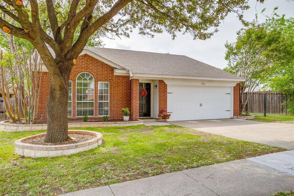 7104 Summerset Drive, Benbrook, TX 76126