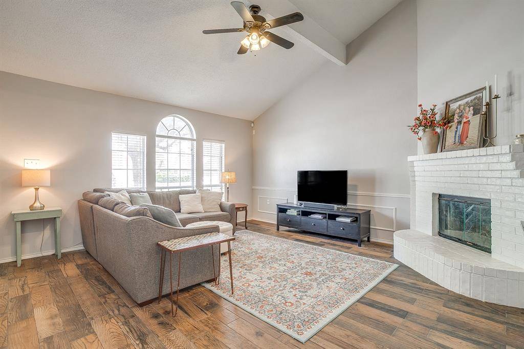 7104 Summerset Drive, Benbrook, TX 76126