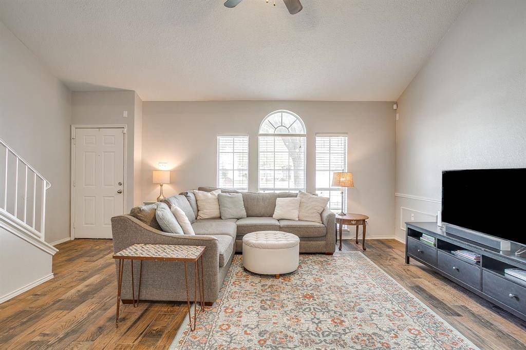 7104 Summerset Drive, Benbrook, TX 76126