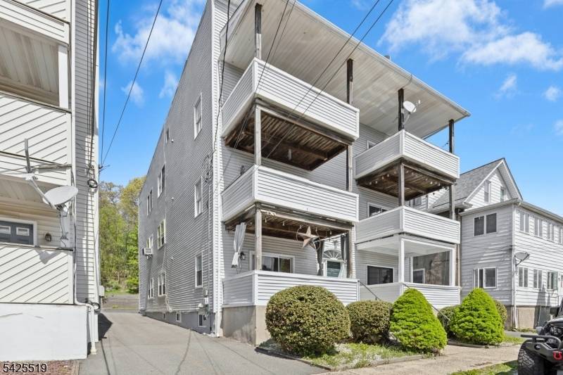 22 Orchard St, Summit City, NJ 07901